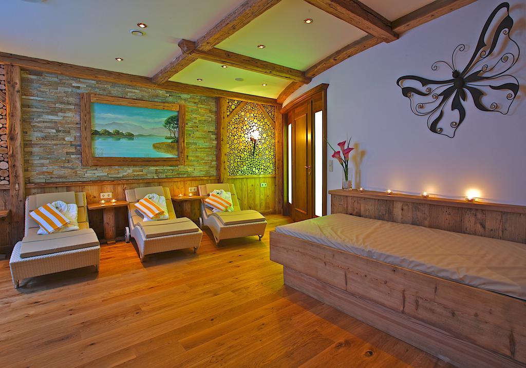 Am Schlossberg 4*
