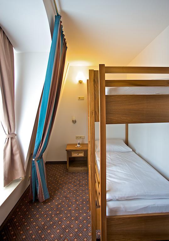 Hotel Am Schlossberg 4*